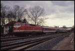 DR 229186 fährt hier am 1.4.1994 mit dem IC 6543 Emil Nolde nach Dresden um 15.26 Uhr in Schwarzenbek ein.