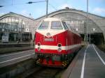 119 158-4 der Deutschen Reichsbahn in Originallackierung und mit original BR Bezeichnung am 18.06.2005 am Aussenbahnsteig 18A im Hauptbahnhof Leipzig.