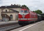 Warten auf den Gegenzug - Wie in jedem Jahr waren wir auch Ende Mai 2013 mit dem Thringer Eisenbahnverein unterwegs.
Am 25.05.2013 hie die Route Weimar - Mhlhausen - Leinefelde - Nordhausen - Erfurt Ost - Weimar.

In Mhlhausen/Thringen muten wir eine Zugkreuzung abwarten.
Unsere Loks waren, nicht im Bild 03 2155 und hier am Schlu zu sehen MEG 302 ex 229 173-0.

KBS 604 - Bahnstrecke 6296 Gotha - Leinefelde