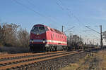 Das CLR-U-Boot 229 181 schleppte am 02.12.25 einige leere Containertragwagen durch Greppin Richtung Dessau. Gruß zurück!