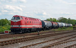 Auf dem Gelände des Wissenschaftshafen Magdeburg stand am 21.05.16 229 181 der CLR vor einem Kesselwagenzug abgestellt.