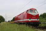 229 181-3 als Schotterzug fährt in Zscherben auf der Bahnstrecke Halle–Hann.