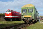 DB Museum 229 188-8 und der Doppelstock-Steuerwagen 50 50 26-12 092-1 DBv am 13.10.2019 beim Eisenbahnfest zum Ziebelmarkt im Eisenbahnmuseum Weimar.