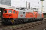 230.077 und 1216 902 am 11.5.12 im Duisburger Hbf.
