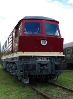 Die 1974 an die DR ausgelieferte 132 010-0 steht heute in Weimar im ehemaligen Bahnbetriebswerk.
