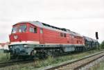 231 012 wartet auf die Einfahrt in den Bahnhof Bernsdorf.Sie kommt vom Schotterwerk in Oling.23.09.2003
