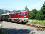 232 158 der LEG zieht einen Sonderzug des VSE aus dem Bahnhof Burkhardtsdorf, 17.06.07
