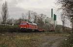 Auch DB-Loks bedienen die Strecke von Duisburg-Hochfeld Süd nach Hüttenheim, hier die 232 635-3 am 18.02.2020 bei der Durchfahrt in Duisburg-Wanheim