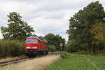 Ludmilla auf Abwegen...
232 587 auf dem Weg zurück von Gronau nach Osterfeld am 3.9.25 nach dem sie dort leere Wagen in den Anschluss von Urenco gebracht hatte. Normalerweise fahren diese Züge nicht über die Westmünsterlandbahn sondern über Steinfurt und Münster, auf Grund von Baumaßnahmen war dies jedoch nicht möglich. Im Hintergrund steht das Einfahrvorsignal des Bahnhofs Lüdinghausen welcher neben Bork ebenfalls noch über Formsignale verfügt.