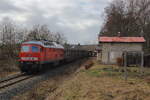 Der GAG 44383 von Glauchau fuhr am 24.02.2026 als Umleiter über das Elster und Ohre tal nach Nymburk. Auf dem Abschnitt von Glauchau bis zur Grenze nach Vojtanov brachte die DB Cargo 232 609 den leeren Autozug. Dort holte dann später eine CD 363 den Zug ab. Der GAG konnte bei der Einfahrt zum Bahnhof Vojtanov mit Bahnhäusel aufgenommen werden. 