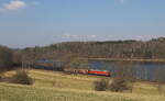 GAG 44835 von Glauchau nach Nymburk konnte bei der Fahrt auf der PE Plauen - Adorf - Bad Brambach aufgenommen werden. Gezogen wurde der Elbtalumleiter von der 232 609. Der Autoleerzug wurde am 18.03.26 an der Talsperre Pirk aufgenommen. 