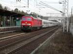 232 377-4 zieht am 22.3.05 um 17:05 den Berlin-Warszawa-Express an der Wuhlheide vorbei in Richtung Berlin Ostbahnhof.