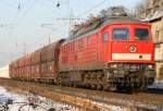 Die 232 654-4 hlt bei diesem geilen Winterlicht in Ratingen Lintdorf, da die eingleisige Strecke zum Rheinkalkwerk Wlfrath noch von einer anderen Ludmilla befahren wird, besten Gru an den
