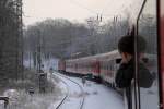 232 569-4 beschleunigt am 19.12.2009 unseren RE 3630 bei der Ausfahrt aus Altenburg.