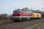 232 550-4 mit zwei Gertewagen am 28.03.2010 kurz vor berquerung des Mittellandkanals bei Peine