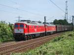 Ein lautes Drhnen ist zu hren, als BR 232 241-0 und ihre Schwester BR 232 618-9 am 21.08.2010 mit einem H-Wagen Ganzzug von Lehrte kommend auf die Gterbahn Hannover fahren.