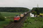 232 502 mit einem gemischten Gterzug am 26.05.2010 bei Schwandorf.
