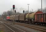 Besser qualmen kann eine 44er eigentlich auch nicht als so eine 232er beim Anfahren, wie hier im Bahnhof Marktredwitz am trben 18.11.2008.