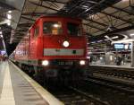 Als wir gegen 19 Uhr vom Erfurter Weihnachtsmarkt zum Bahnhof zurckkehrten um den Advents- Express nach Gttingen zu boarden, staunten wir nicht schlecht, als 232 413-5 dann den Zug zurck ziehen