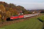 232 209 + 1016 025 mit dem umgeleiteten EC 111 am 26.10.2013 bei Tling.
