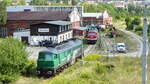 2 Ludmillas 232 413-5 und 232 701-3 warten vor der neuen Eisenbahnwelt in Gera auf ihren nächsten Einsatz am 9.8.2022
