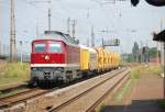 232 550-4 mit einem Bauzug am 04.08.2010 durch Grokorbetha