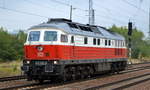 DB Cargo AG, Mainz mit  232 005-9  [NVR-Nummer: 92 80 1232 005-9 D-DB] am 24.09.19 Durchfahrt Bahnhof Flughafen Berlin Schönefeld.