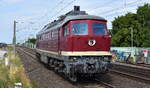 Erfurter Bahnservice Gesellschaft mbH, Erfurt mit ihrer  132 334-4  (NVR:  92 80 1232 334-3 D-EBS ) am 29.06.23 Durchfahrt Bahnhof Pratau.