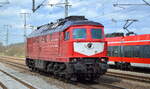 Wedler Franz Logistik GmbH & Co. KG, Potsdam mit  232 527-2  [NVR-Nummer: 92 80 1232 527-2 D-WFL] am 05.05.21 Durchfahrt Bf. Holm (Potsdam).