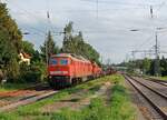 DB 232 255-0 + 265 002-6 mit einem Güterzug Richtung Großheringen, am 25.08.2023 in Jena-Göschwitz. Vom Bahnsteigende aus fotografiert.