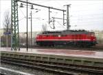 Die ITL- Ludmilla  W232.03 - (vom Regenguss) frisch gewaschen - fhrt solo in Richtung tschechische Grenze; Dresden Hbf., 02.03.2008  