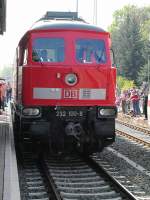 BR 232-100-8
Am 2.5.2004 im Hbf Arnstadt.Die Lok hat gerade den ICE nach Arnstadt geschleppt,da es keinen Fahrdraht mehr in Arnstadt gibt.Dieser ICE wird anlsslich der 1300 Jahrfeier von Arnstadt getauft auf den Namen der ltesten Stadt der ehemaligen DDR.