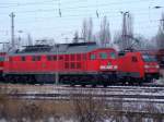 Ludmilla (232 569-4)und dahinter eine Lok der Baureihe 152 (152 051-9)abgestellt im Railion Kombiwerk Magdeburg-Rothensee (Servicewerkstatt fr Gterwagen und Triebfahrzeuge). Fotografiert am 02.01.2009