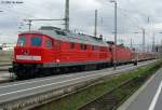 232 413 und 143 026 schieben gemeinsam (!) am 11.08.2005 ihren RE nach Cottbus, hier bei der Ausfahrt aus Leipzig Hbf.