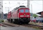 Mini-Lokzug --  232 443-2 mit 362 900-3 & 363 218-9 unterwegs in Richtung Rostock.  (Stralsund am 24.06.06) 
