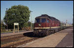 132024 fährt mit dem D aus Berlin am 3.10.1990 um 14.45 Uhr in den HBF Gotha ein.