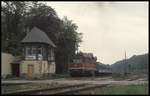 232264 verlässt hier am 6.5.1993 um 11.53 Uhr mit dem E 6923 den Bahnhof Plaue in Richtung Oberhof.