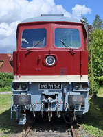 Die Diesellokomotive 132 010-0 steht im Eisenbahnmuseum Weimar. (August 2018)