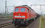 DB Cargo Deutschland AG mit  232 528-0  [NVR-Nummer: 92 80 1232 528-0 D-DB] und Kesselwagenzug am 29.04.19 Durchfahrt Magdeburg Hbf. (Bahnsteig 13).