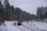 232 469 zieht den Sonntäglichen 51716 am 10.01.2021 durch den Schnee.