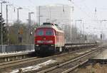 DB Cargo 232 347-9 mit leerem Röhrenzug durch Anklam am 08.02.2021