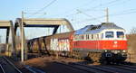 DB Cargo AG (D) mit  232 005-9  (NVR-Nummer  92 80 1232 005-9 D-DB ) mit einigen Schiebewandwagen am 08.03.21 Berlin Pankow.
