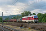 NRE 232 426 mit Schmuddelzug aus Könitz bei der Ankunft in Saalfeld am 16.07.2021.