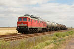 Mit einem gemischten Güterzug rollt 232 571 am 08.07.22 von Köthen kommend durch Edderitz Richtung Baalberge.
