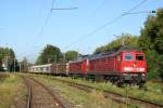 232 352-5 und 232 457-2 fahren mit ihrem Gterzug 45190 in Lindau Reutin ein. Im Hintergrund sind auch gut die alten Formsignale zu sehen.