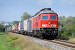 Im September 2017 war 232 703 mit einem umgeleiteten Güterzug vor der Kulisse von Rottenburg auf dem Weg in Richtung Tübingen (bei Tübingen-Bühl).