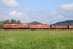 232 241 vor der Kulisse der Wurmlinger Kapelle mit einem umgeleiteten Güterzug auf dem Weg in Richtung Horb (September 2017).