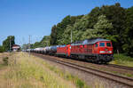 Die 232 567 zog am 11.06.2023 einen Kesselzug + 152 142 von Seddin nach Stendell, durch Martensdorf.