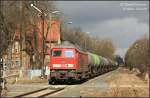 Nur ein paar kleine Wolkenlcken waren uns am 12.03.09 vergnnt. Zum Glck trafen sie auf diesen schnen Kesselzug (62357 Rostock Seehafen - Cunnersdorf b. Kamenz) gezogen von 232 693 in Wiednitz  auf dieser doch eher wenig befahrenen Strecke. 