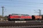 232 593-4 kommt mit einem Ganzzug Schttgutwagen fr den Kalitransport aus Richtung Halle und fhrt in Richtung Magdeburg Hbf. Fotografiert am 14.04.2009